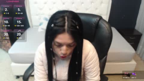 Snapshot of danielle_smithh chatting on 12-05-24, 10:44 Danielle Smith online show from 12-05-24, 10:44