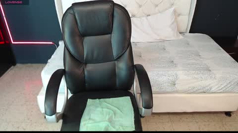 Snapshot of danielle_smithh chatting on 01-08-25, 09:21 Danielle Smith online show from 01-08-25, 09:21