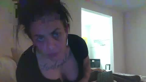 Snapshot of danifunderburg86 chatting on 02-13-25, 12:00 DaniLove online show from 02-13-25, 12:00