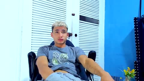 Snapshot of danii_scot chatting on 12-17-24, 04:01 Dani online show from 12-17-24, 04:01