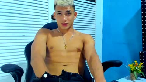 Snapshot of danii_scot chatting on 12-28-24, 04:08 Dani online show from 12-28-24, 04:08
