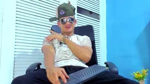 Snapshot of danii_scot chatting on 02-10-25, 04:08 Dani online show from 02-10-25, 04:08