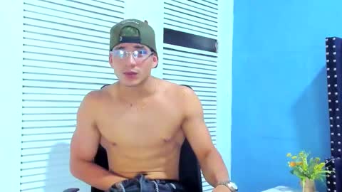 Snapshot of danii_scot chatting on 02-15-25, 04:03 Dani online show from 02-15-25, 04:03