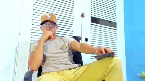 Snapshot of danii_scot chatting on 02-17-25, 03:47 Dani online show from 02-17-25, 03:47