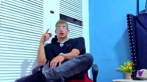 Snapshot of danii_scot chatting on 02-19-25, 03:50 Dani online show from 02-19-25, 03:50