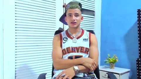 Snapshot of danii_scot chatting on 02-25-25, 04:03 Dani online show from 02-25-25, 04:03
