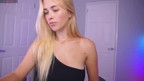 Hi my name is Anna. Please say hello I like to chat with you. If u have request use Tip option .Thank you online show from 01-17-25, 01:47