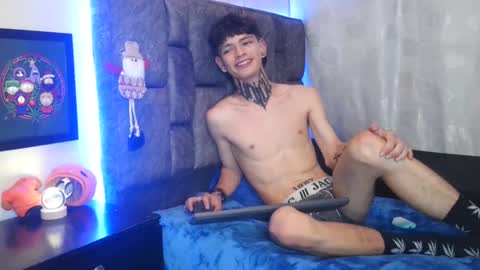 Snapshot of dann_brown chatting on 12-19-24, 06:01 Dann Brown online show from 12-19-24, 06:01