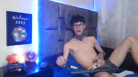 Snapshot of dann_brown chatting on 01-03-25, 03:38 Dann Brown online show from 01-03-25, 03:38