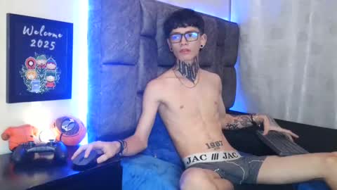 Snapshot of dann_brown chatting on 01-06-25, 07:45 Dann Brown online show from 01-06-25, 07:45