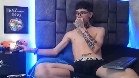 Snapshot of dann_brown chatting on 01-19-25, 07:04 Dann Brown online show from 01-19-25, 07:04