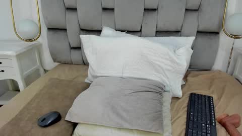 Danna online show from 02-12-25, 02:43