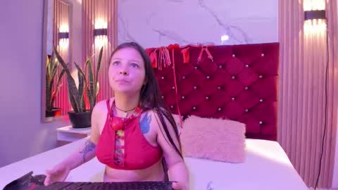 Snapshot of danna__rouse chatting on 02-01-26, 07:45 Danna online show from 02-01-26, 07:45