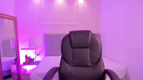 danna_palmeth online show from 10-18-25, 03:20