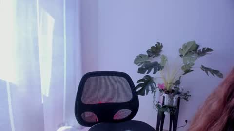 Snapshot of danna_stewart chatting on 02-18-25, 08:25 Paulina online show from 02-18-25, 08:25