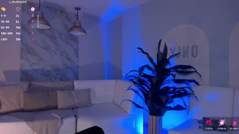 Danna Cruz  online show from 02-18-25, 10:58