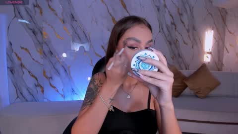 Danna Cruz  online show from 11-14-25, 07:23