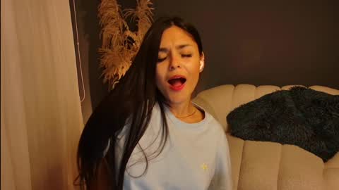 Snapshot of dannalut chatting on 01-16-25, 01:37 Danna online show from 01-16-25, 01:37