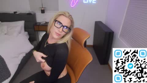 DANNI DANIELS online show from 01-18-25, 06:45