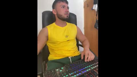 Snapshot of dannyboy_x_ chatting on 10-07-25, 09:39 dannyboy_x_ online show from 10-07-25, 09:39