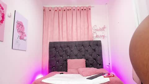 Snapshot of dany_brownie chatting on 12-25-24, 06:52 hi im DanyBest Squirter here on cb online show from 12-25-24, 06:52