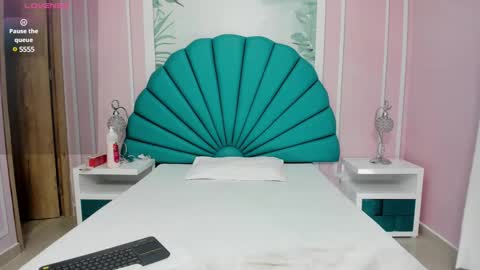 Daphne  online show from 01-04-25, 02:35