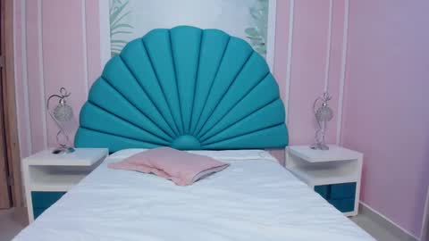 Daphne  online show from 02-19-25, 08:33