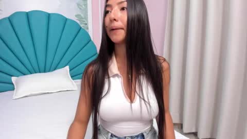 Daphne  online show from 03-01-25, 02:15