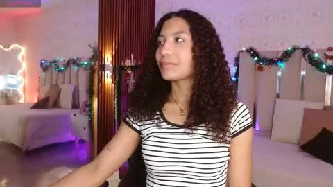 Snapshot of daphnne_tay chatting on 11-26-25, 03:40 dhapnne online show from 11-26-25, 03:40