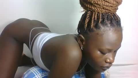 Snapshot of darberry21 chatting on 02-17-26, 05:04 ESTHER online show from 02-17-26, 05:04