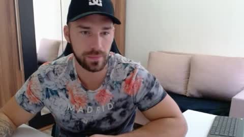 darius_94 online show from 10-20-25, 06:14