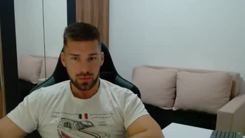 darius_94 online show from 11-12-25, 04:57