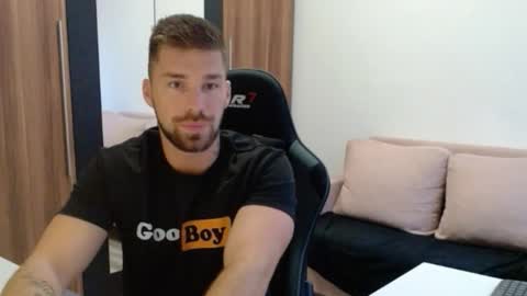 darius_94 online show from 11-18-25, 06:18