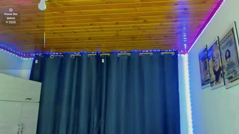 Snapshot of dark_lucky chatting on 09-19-25, 04:14 Juanito online show from 09-19-25, 04:14