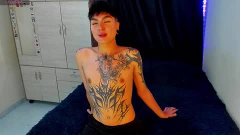 Snapshot of dark_lucky chatting on 10-23-25, 12:43 Juanito online show from 10-23-25, 12:43