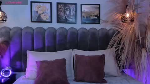 Nina online show from 10-22-25, 03:29