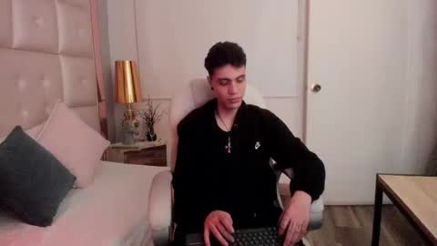 dark_sun333 online show from 12-19-25, 03:02