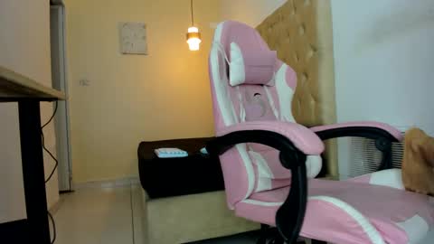 darkknightx01 online show from 10-04-25, 01:14