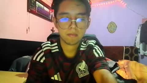 Snapshot of darknex_ chatting on 06-28-26, 04:29 Jose Ian online show from 06-28-26, 04:29