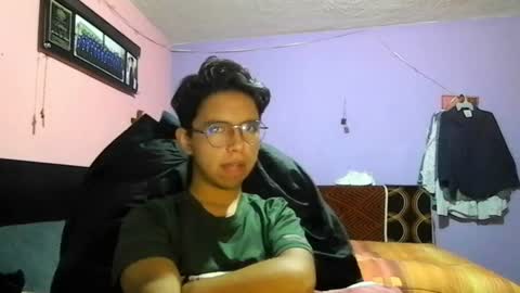 Snapshot of darknex_ chatting on 07-12-26, 07:32 Jose Ian online show from 07-12-26, 07:32