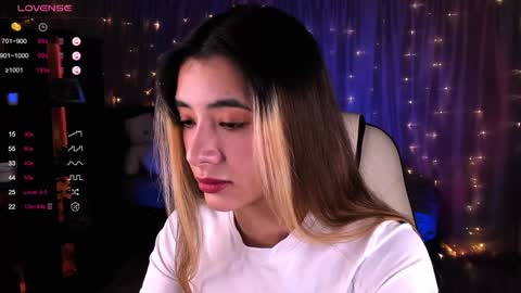 Snapshot of darlabelle chatting on 12-16-24, 04:23 Belle online show from 12-16-24, 04:23
