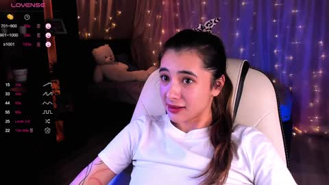 Snapshot of darlabelle chatting on 12-17-24, 05:07 Belle online show from 12-17-24, 05:07