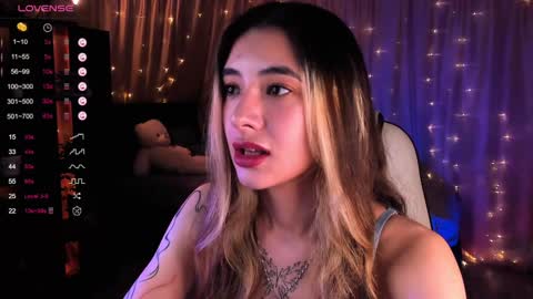 Snapshot of darlabelle chatting on 12-18-24, 05:15 Belle online show from 12-18-24, 05:15