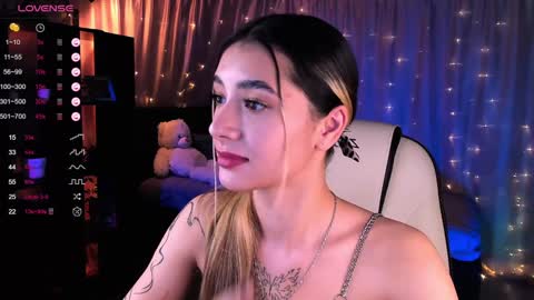 Snapshot of darlabelle chatting on 12-20-24, 04:42 Belle online show from 12-20-24, 04:42