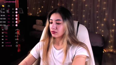 Snapshot of darlabelle chatting on 12-24-24, 04:55 Belle online show from 12-24-24, 04:55
