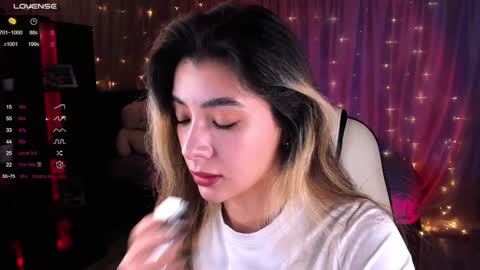 Snapshot of darlabelle chatting on 01-11-25, 04:38 Belle online show from 01-11-25, 04:38