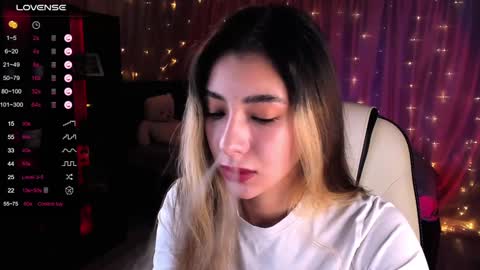 Snapshot of darlabelle chatting on 01-12-25, 04:52 Belle online show from 01-12-25, 04:52