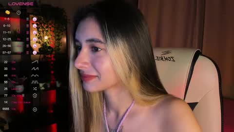 Snapshot of darlabelle chatting on 09-15-25, 04:12 Belle online show from 09-15-25, 04:12
