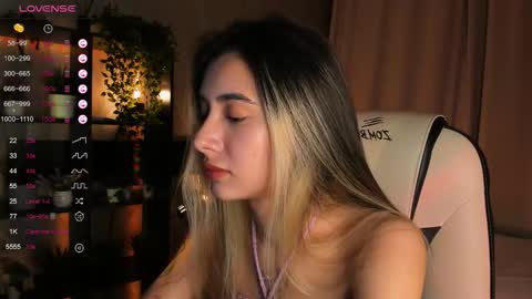 Snapshot of darlabelle chatting on 10-10-25, 03:49 Belle online show from 10-10-25, 03:49