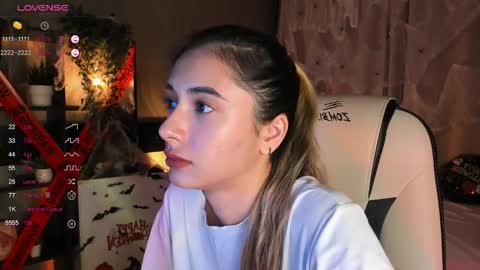 Snapshot of darlabelle chatting on 10-17-25, 04:15 Belle online show from 10-17-25, 04:15